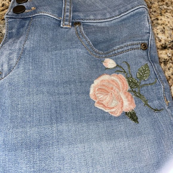 New York & Co SOHO Boyfriend Floral Embroidered Jeans Distressed Size 0 - Picture 3 of 11